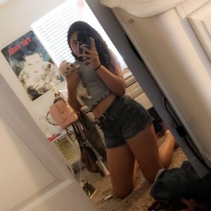 Meet your Posher, Perla